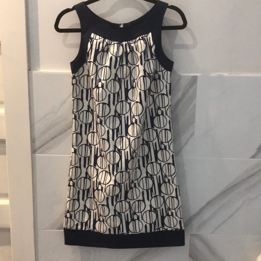 Max & Cleo Short Sleeveless Shift Dress mod print